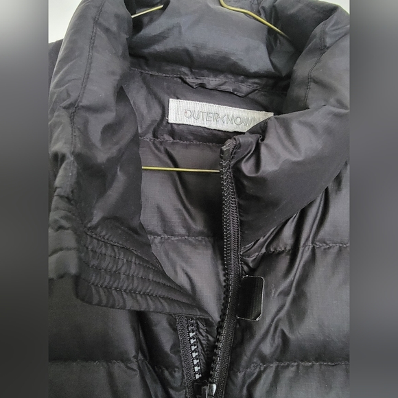 Mens Outerknown puffer vest. - Picture 3 of 5
